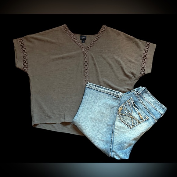 BUCKLE BRAND OUTFIT CAPRIS AND TOP - Picture 1 of 5